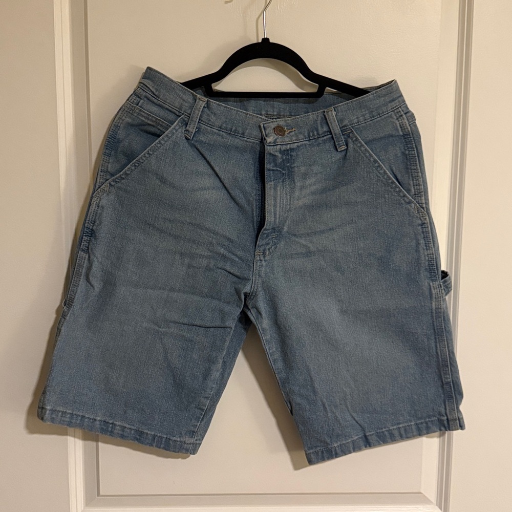 Wrangler light wash jorts size 30